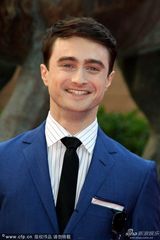 组图：《杀死汝爱》首映 丹尼尔正装显帅气