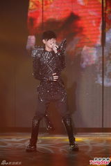 组图：林俊杰小巨蛋开唱 萧敬腾林志颖等助阵