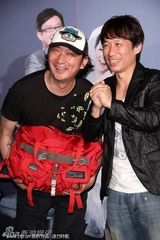 组图：况明洁大婚激动流泪 台湾综艺二张登台致辞