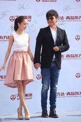 组图：莱昂纳多梁朝伟赵薇等齐聚青岛