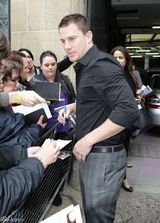 组图：《魔力麦克》伦敦首映舞男钱宁腐国受热捧