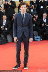 组图：电影《乔》男星泰尔-谢里丹亮相红毯