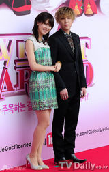 组图：《我结》世界版发布 泽演洪基携妻亮相