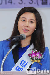 组图：朴海镇模范纳税 金荷娜刘仁娜美艳