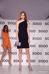 组图：时尚篇春夏服装汇演 张彤吴妍君周莹走秀