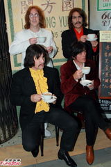 组图：复刻披头士演唱会香港举行 街头忙宣传