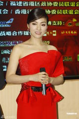 组图：陈思思将在香港开唱 张柏芝红装默契助阵