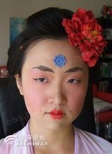 组图：女孩模仿唐朝仕女妆网络爆红