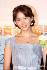 幻灯图：林志玲浅蓝洋装出镜 尽显知性优雅一面