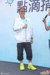 组图：谭咏麟想看霍汶希女儿 母亲节尽孝陪家人