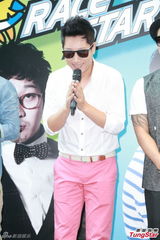 组图：RunningMan四主持香港重现《英雄本色》