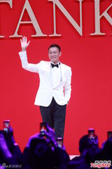 组图：刘德华西装领结变王子 生日愿望再添丁