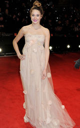 组图：英国学院奖颁奖典礼 红毯星光熠熠