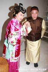 幻灯：话剧《审死官》朱咪咪秀Rap 犹如患产前抑郁