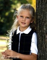 组图：泰勒童年清纯萌照 胖小鸭蜕变美天鹅