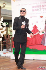 组图：谢贤不担心前妻甄珍婚变 笑称各离婚两次