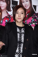 组图：韩女子团体T-ARA首度抵台 粉丝热情引恐慌