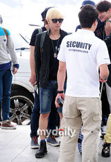 组图：神起SJ少时等SM家族赴印尼开唱亮相机场