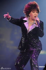 组图：朱咪咪演唱会圆满结束 黎耀祥慨叹开唱不容易