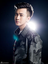 组图：翟天临多面派大片 视觉盛宴美男气质