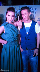 组图：刘梓妍现身《巾帼》首映礼 挑战腹黑女