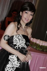 组图：周慧敏赞老公细心体贴 诸葛梓岐望生龙宝宝