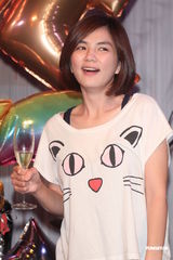 组图：SHE失落金曲奖仍庆功 Ella为Selina数度哽咽