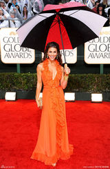 高清组图：金球奖红毯 萨曼莎-哈里斯橙色礼服
