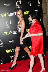 组图：帕里斯-希尔顿黑裙现身上海 直言喜欢中国