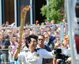 组图：郎朗伦敦做奥运火炬手称骄傲感与08不同