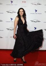 幻灯图：群星柏林出席电影活动 女星盛装亮相抢镜