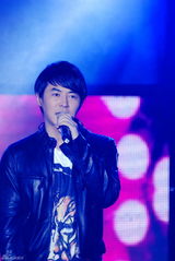 高清组图：神话JUNJIN会歌迷 开心互动劲歌热舞