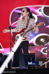 组图：韩组合T-ara等亮相国际和平生命演唱会