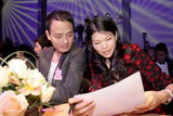 组图：导演陈奕利与名模吕燕为模特大赛当评委