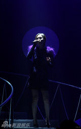 幻灯图：彭佳慧北京发片 齐秦助阵对唱情歌