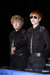 高清图：韩国五大组合天团开唱 SJ压轴掀高潮 