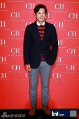 组图：少时TIFFANY高俊熙等红装热情站台