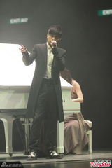 高清图：众巨星撑场雷颂德个唱 杨千嬅蕾丝诱惑