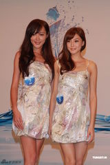 组图：20位亚姐性感亮相秀美腿 否认被逼剃毛