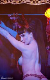 高清组图：脱衣舞娘蒂塔-万提斯大秀中国风情