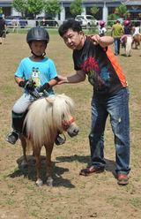 于谦马场成为儿童马术推广基地[8\/14]组图:于谦亲自为小朋友牵马 马场名贵品种曝光-明星写真馆 n63.com