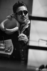 吴秀波现身米兰时装周 观看品牌时尚大秀