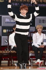 组图：TEENTOP来台吸粉 秀性感部位惹粉丝尖叫