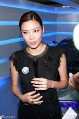 高清组图：乐基儿喜欢驾车之乐 不与黎明一起做运动 