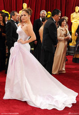 高清组图：奥斯卡红毯 詹妮弗-洛佩兹别致礼服亮相