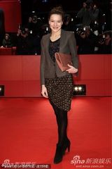 高清：《未来》首映礼 女导演米兰达挽两男走红毯