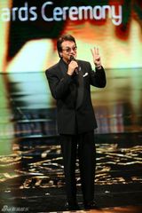 组图：甄珍获金马终身成就奖贵气逼人