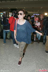 组图：新婚郑希怡戴金项链大呼嫁到好老公