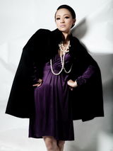 高清组图：罗海琼黑色写真 全新妆容突显大气自信