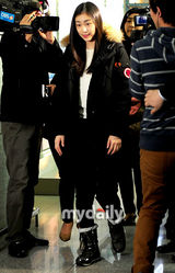 组图：韩滑冰公主金妍儿赴奥地利参加青少年冬奥会